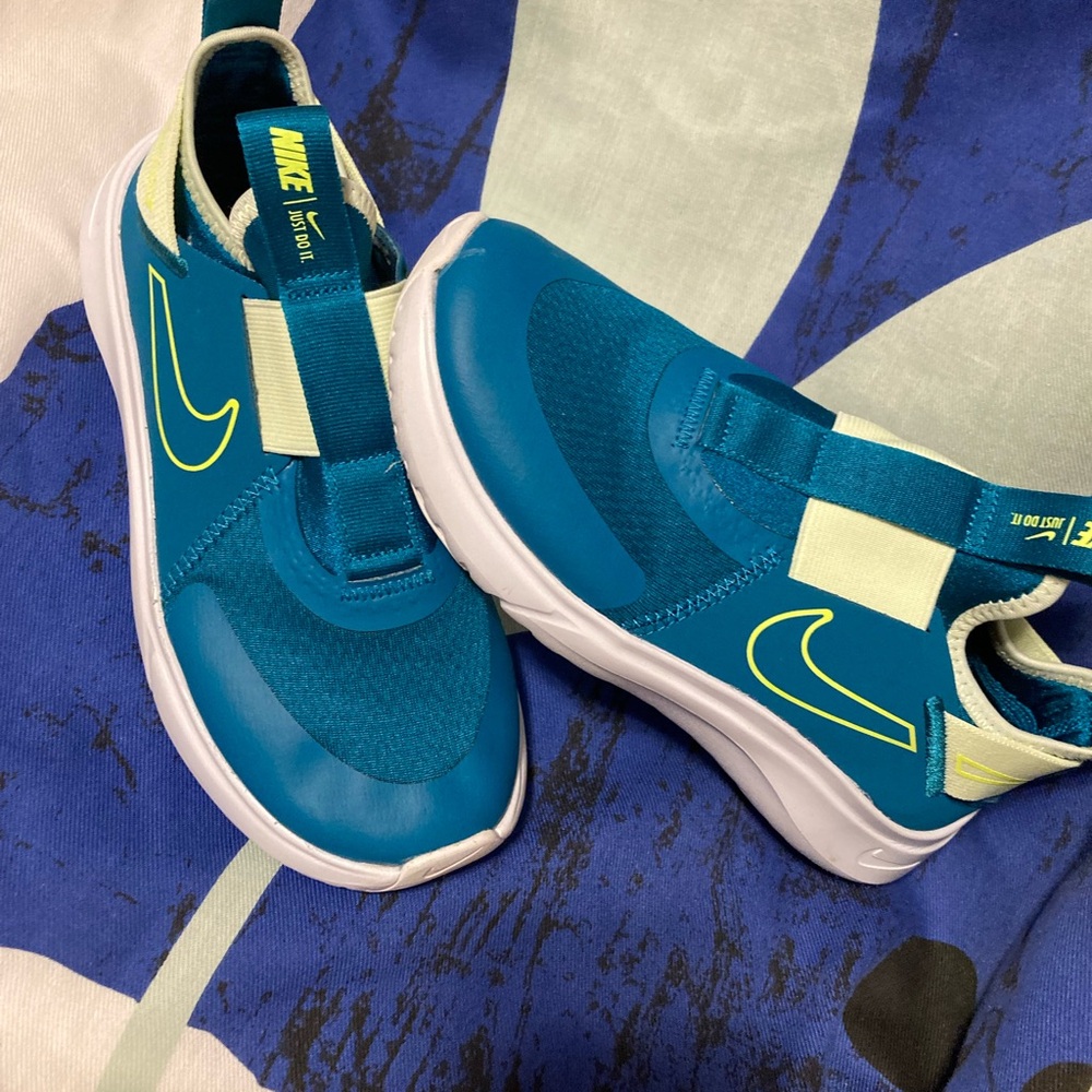 Nike Kids Flex Plus Running Shoes Size 3.5Y